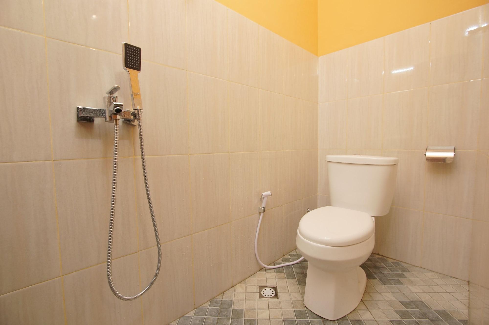 Oyo 347 Bayang Brothers Guest House Maguwo Exterior foto