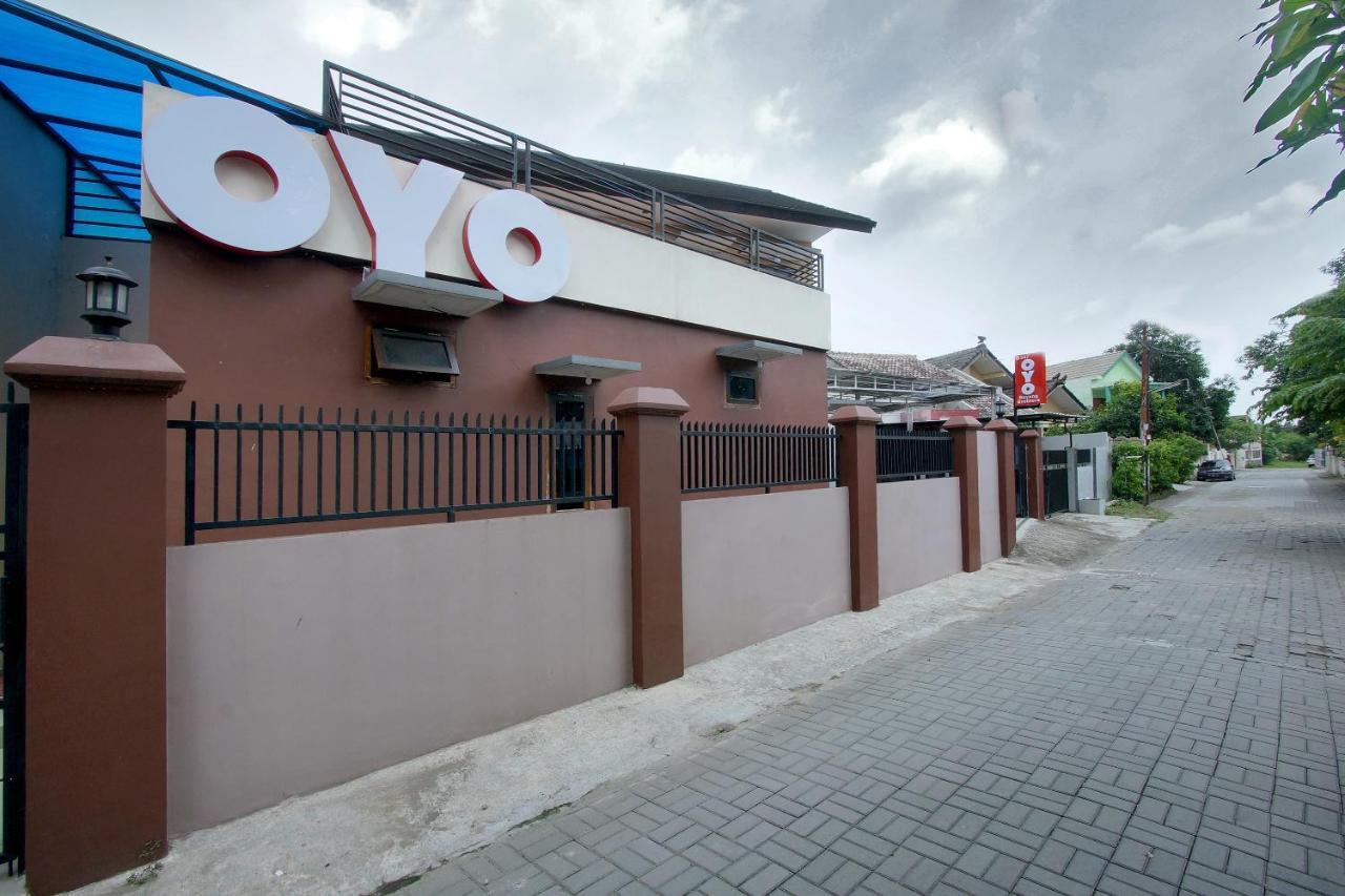 Oyo 347 Bayang Brothers Guest House Maguwo Exterior foto