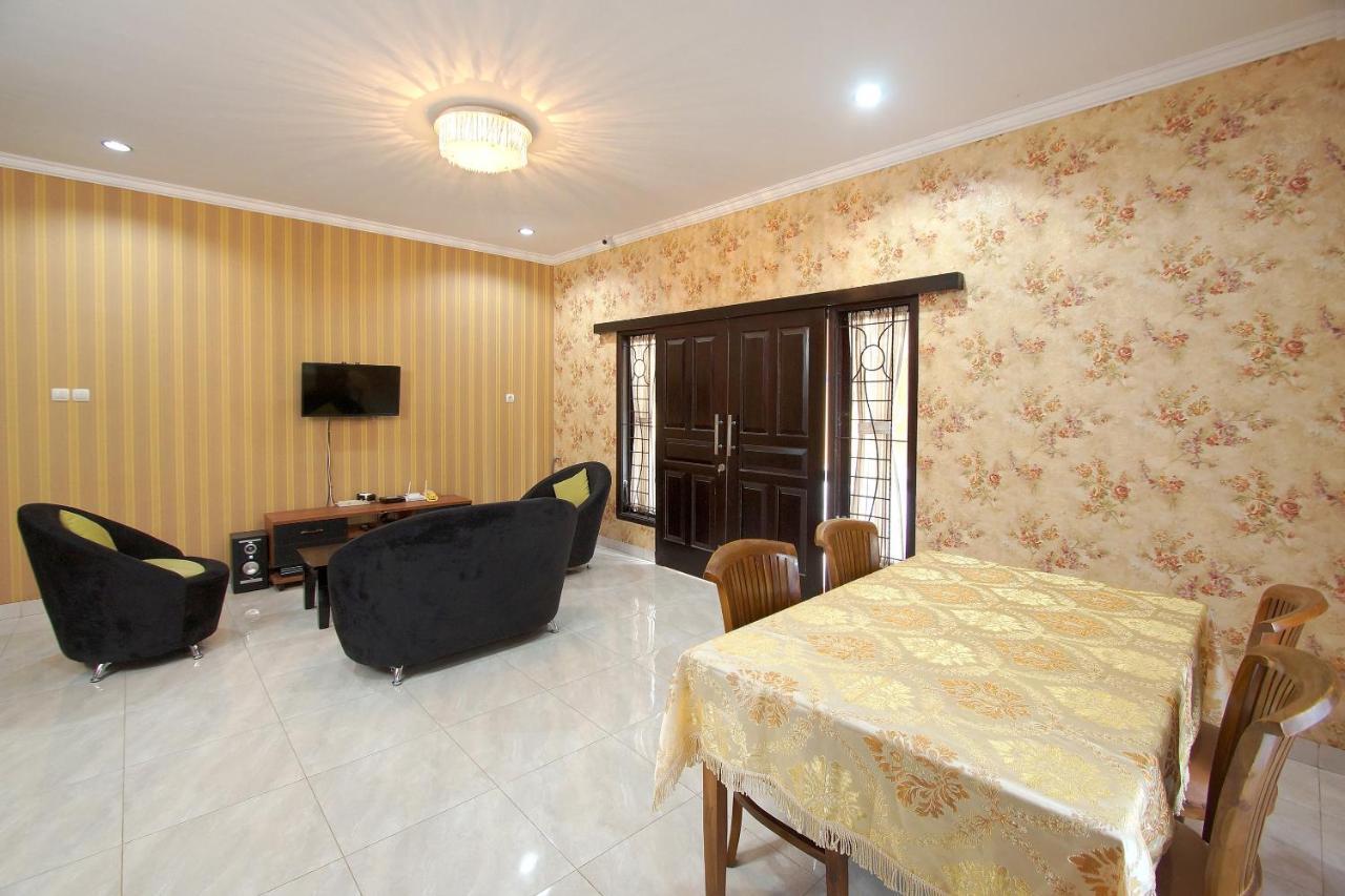 Oyo 347 Bayang Brothers Guest House Maguwo Exterior foto