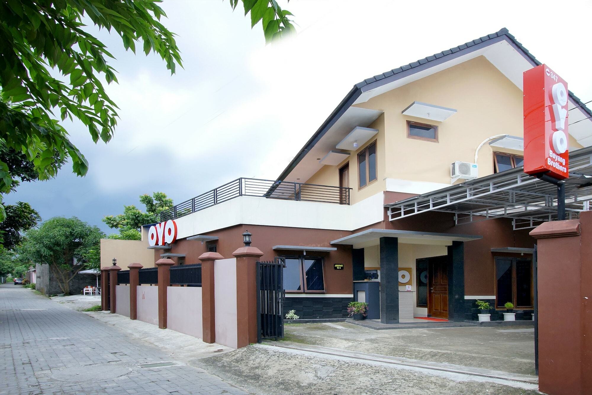 Oyo 347 Bayang Brothers Guest House Maguwo Exterior foto